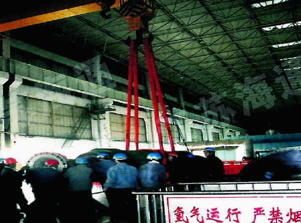 衡水電廠(chǎng)30萬(wàn)機(jī)組吊裝54噸發(fā)電機(jī)轉(zhuǎn)子 衡水電廠(chǎng)30萬(wàn)機(jī)組吊裝54噸發(fā)電機(jī)轉(zhuǎn)子